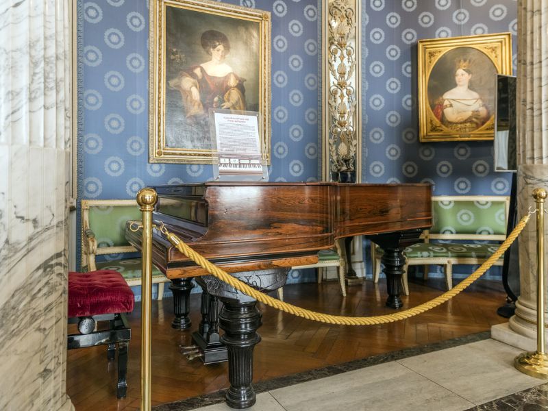 Alter Flügel im Museum der Oper in Mailand